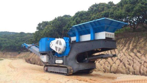 Mineral ZK Linear Vibratory Screen , Flexible Mobile Crusher Plant High