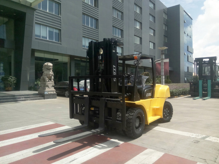 Chinese 8 ton diesel forklift truck with 4.5m triplex mast 2270mm fork length
