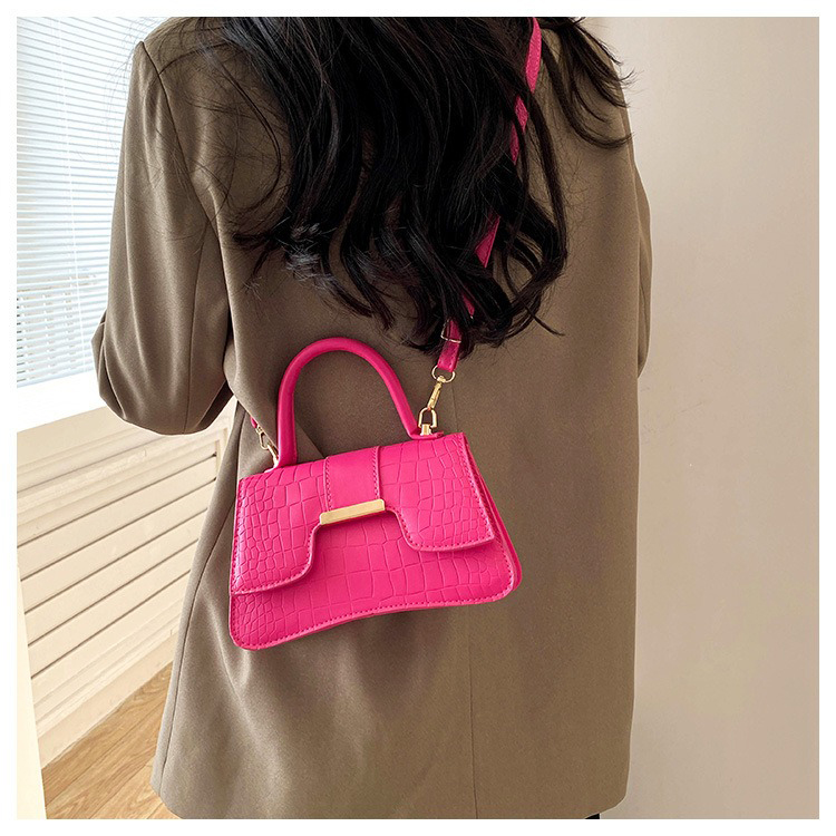 Small Durable Chains Decoration Female Crossbody Messenger Bag for Women's Convenience