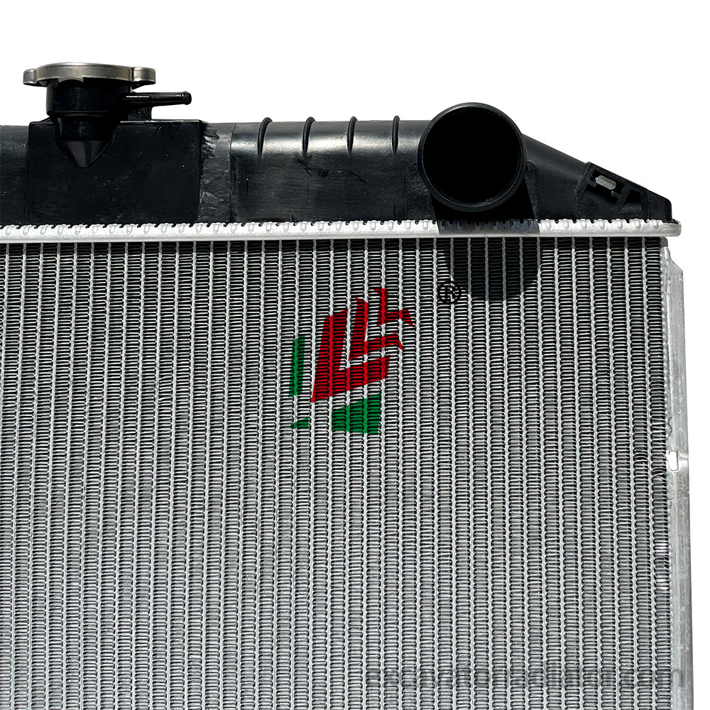 Hino R407 automotive truck radiator aluminum assembly water tank engine cooling system with overflow pipe