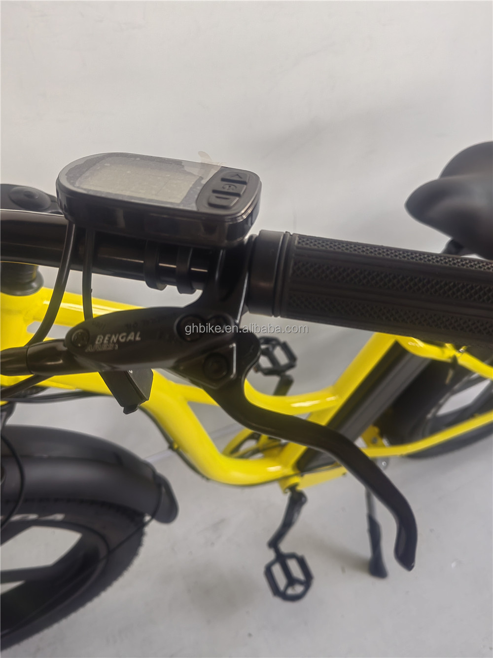 26 Inch Fat 4.0 Tire 48V 750W 45KM/H 21AH Electric Beach Cruiser Bike with LCD Display
