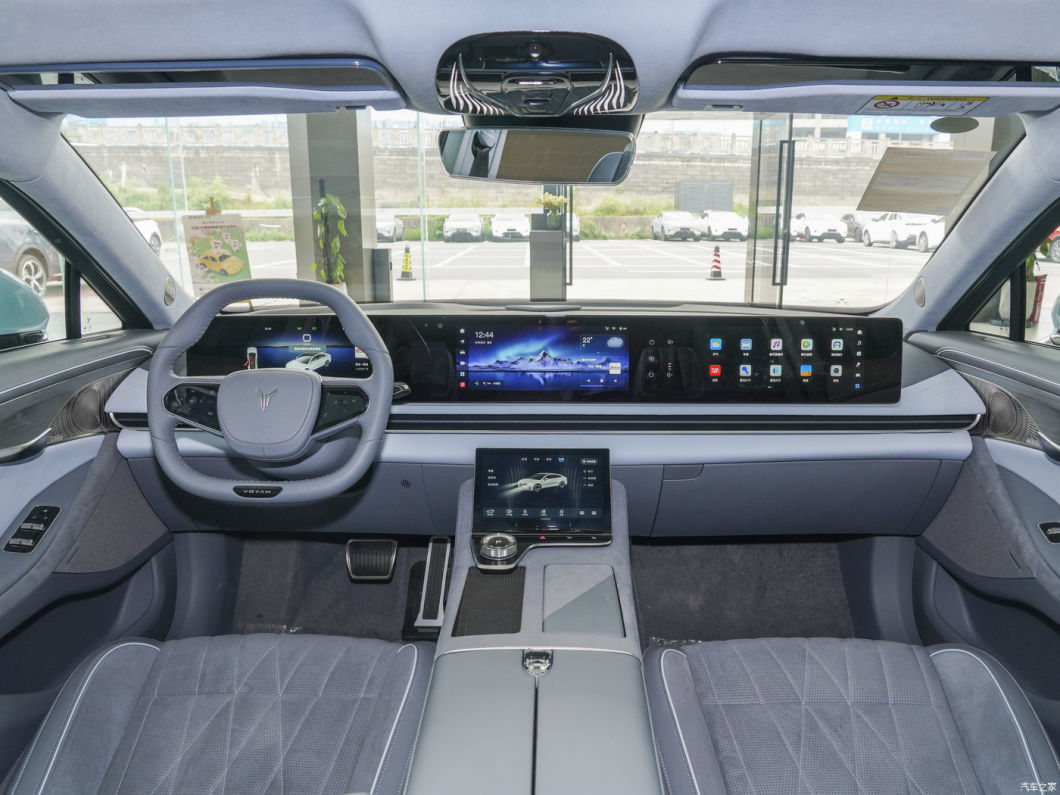 High Speed Voyah Electric EV Car Passion Hybrid Pure Electric Car