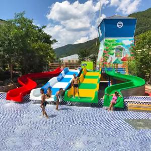 Quality Customization 6 Children Capacity Outdoor Kids Pool Slide For Family Splash Pool wholesale