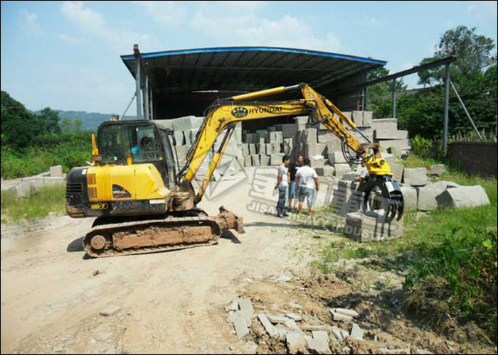 Wear Resistant Excavator Rock Grab , Heavy Duty Hydraulic Grab For Excavator Komatsu PC60