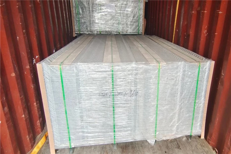 1.5x2.5m 2x2.5m Welded Mesh Fencing Galvanized Steel Welded Wire Fence