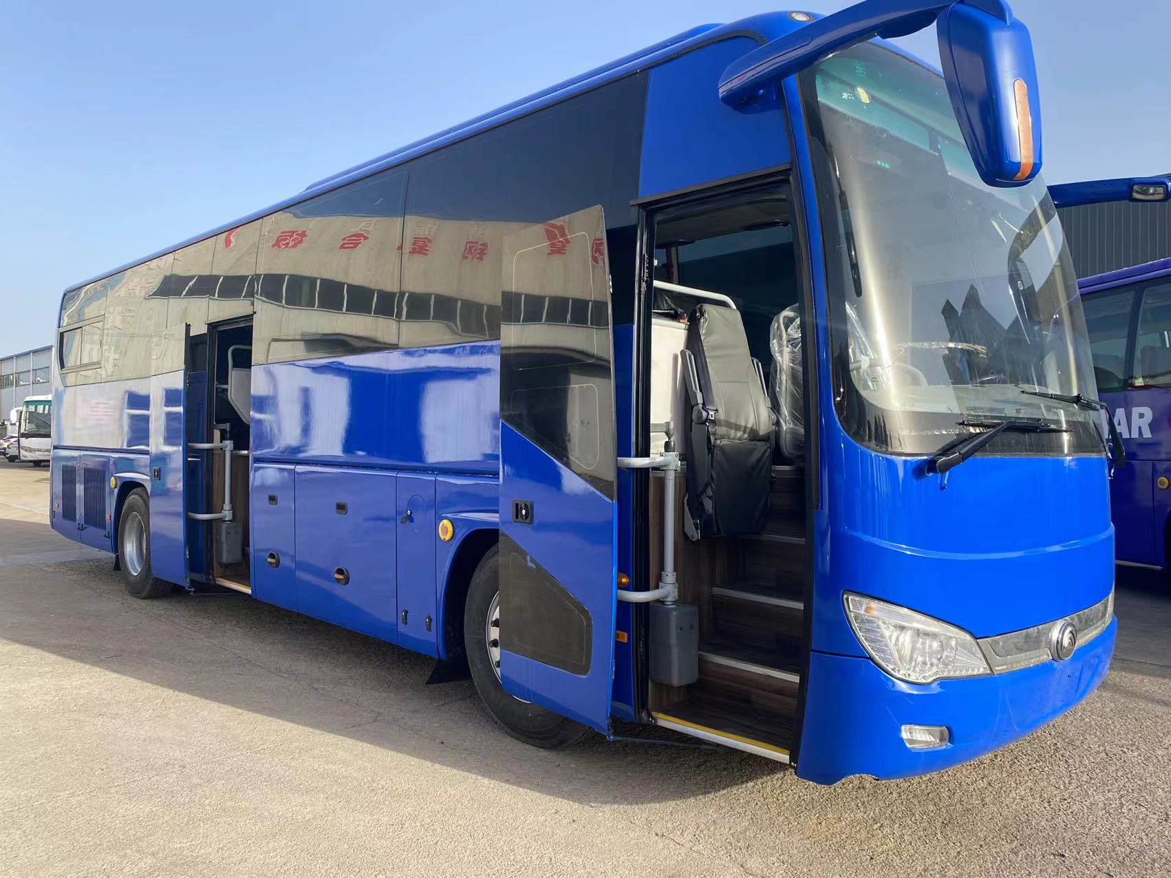 Top- ZK6110 Coach Bus with Euro 3 Emission Standard and 56000km Mileage Direct Sell