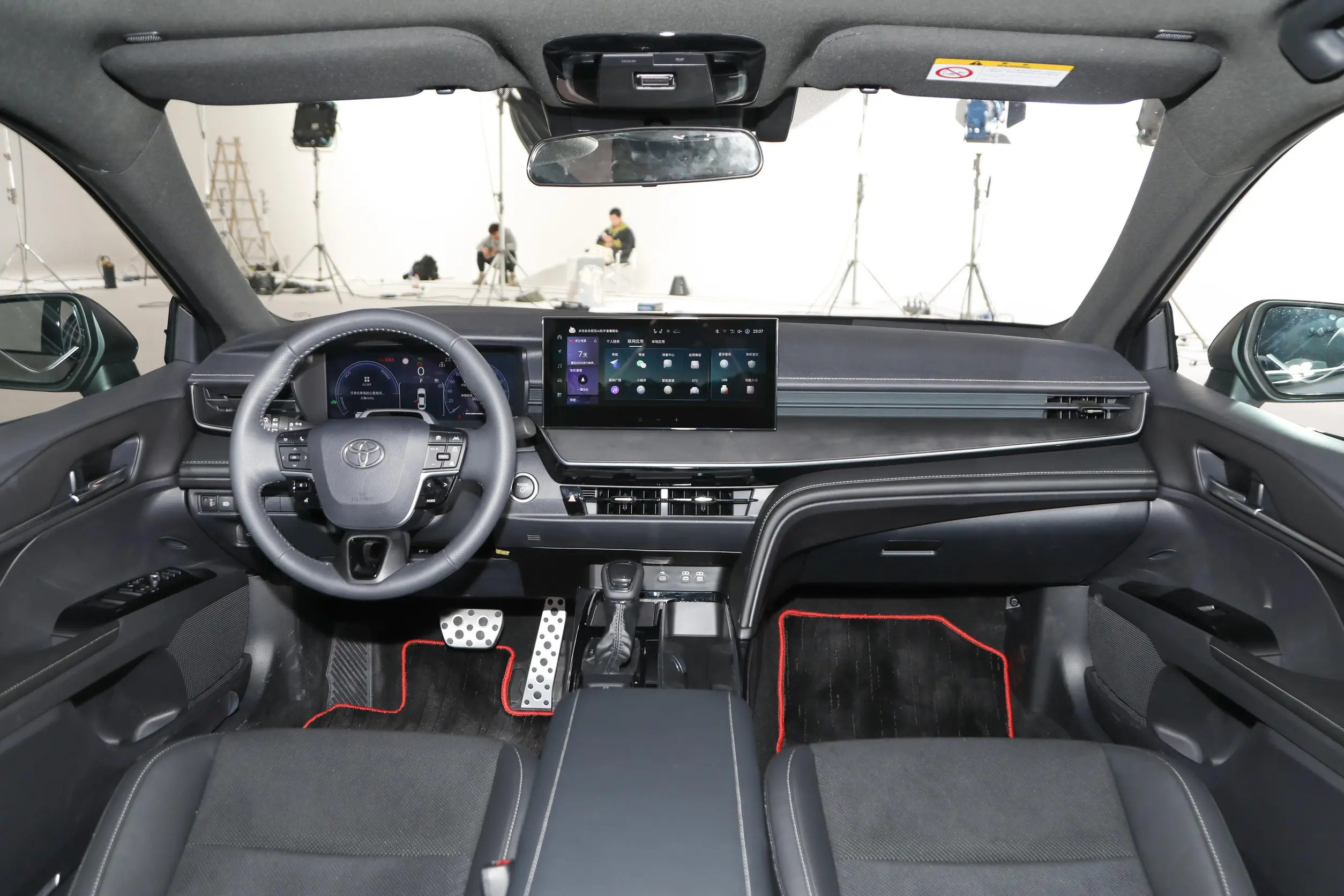 Toyota Camry 2024 2023 2025 Hybrid Sedan Car with Electric Driver's Seat Adjustment and Macpherson Front Suspension