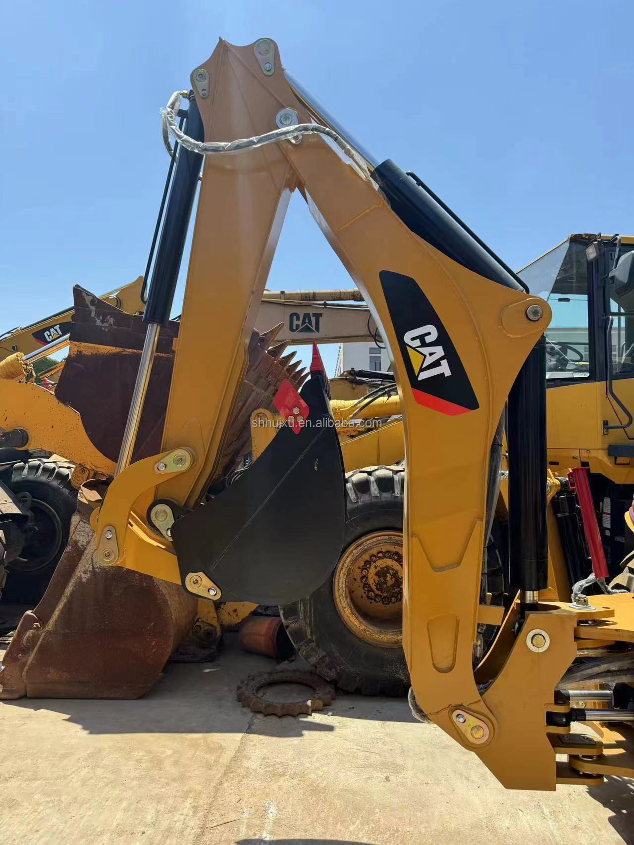 Used excavator Caterpillar CAT420F road painting machine/ secondhand japan tractor road machinery engine in good condition