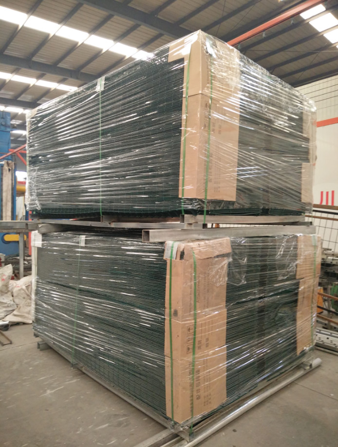 White Vinyl Coated Welded Wire Fencing / Galvanised Welded Wire Mesh Panels
