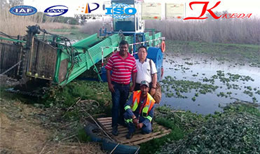 Duckweed Reed 1000m3 Floating Algae Harvester Machine Water Grass Harvester