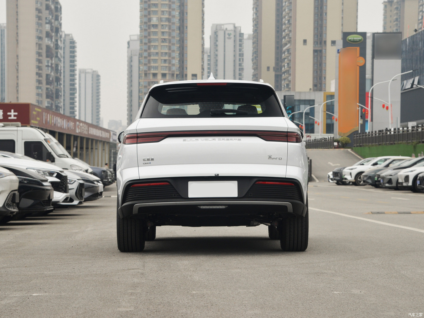 135 Maximum Torque BYD Fully Electric Sedan with Modern Style and LED Headlights