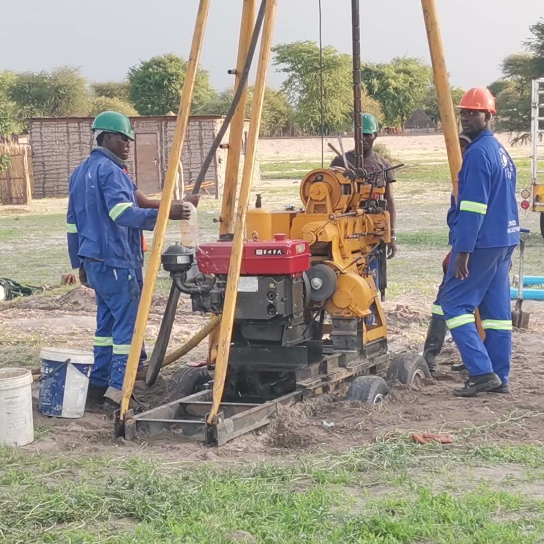 XY-1A Mini Borehole Drilling Machine Diesel Engine Overall Size 5-6 Cbm