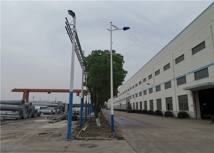 Metal Hot Dip Galvanized Street Lamp Pole Single Arm For Road Lighting