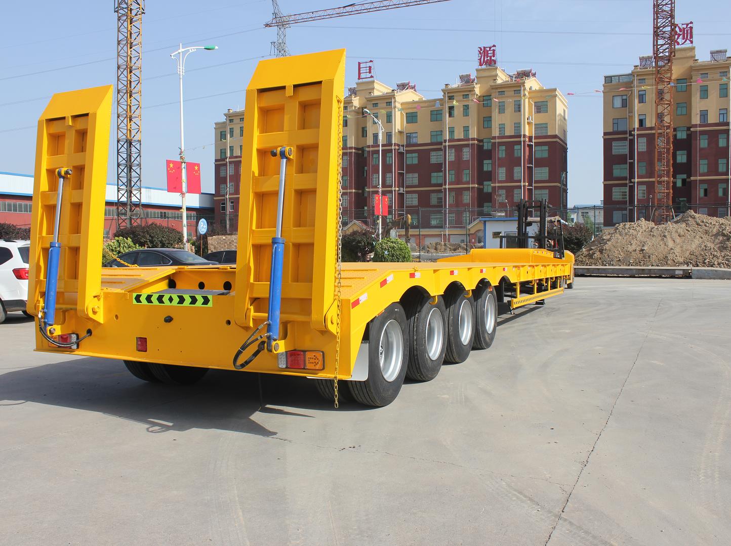Heavy Load Gooseneck Lowboy Semi Trailer for Excavator Transport 3 Axles 4 Axles 12m 15m