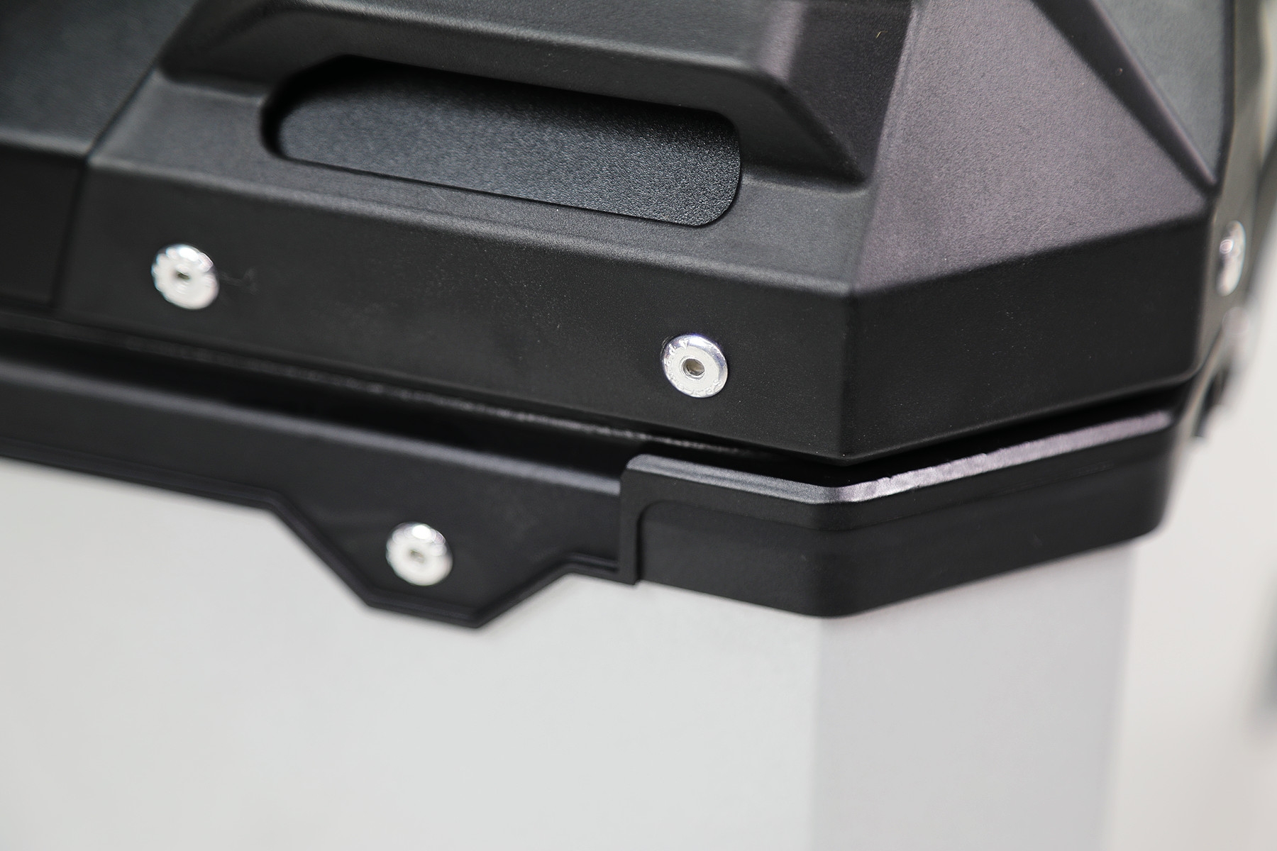 Upgrade Your Delivery Experience 45L Waterproof Tail Box for Global Motorcycle Shipping