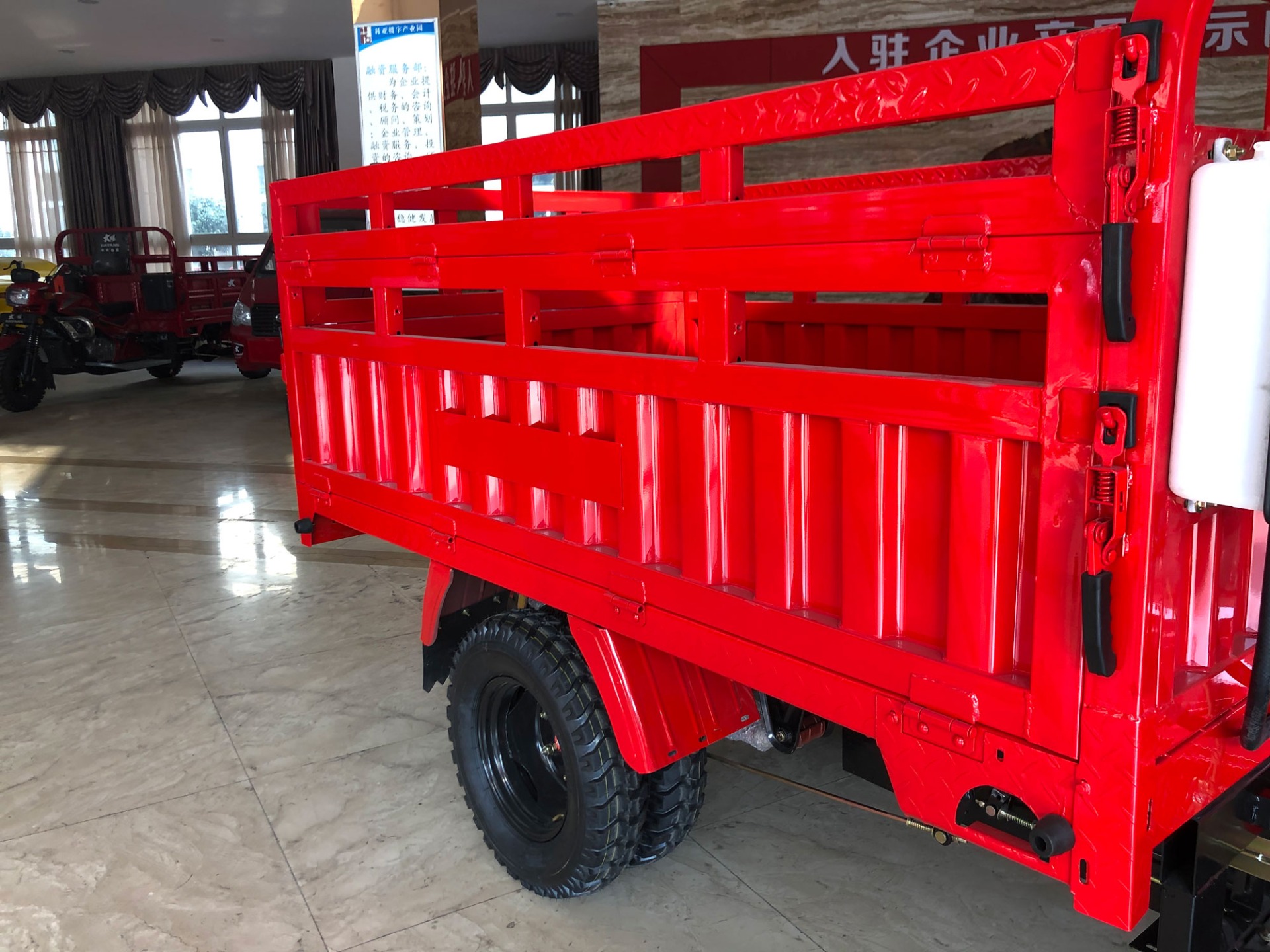 800W DAYANG Heavy Loading Truck Tricycle Three Wheel Cargo Motorized 201 250cc CCC ISO9000 Hydraulic Water Cooled 5.0-12