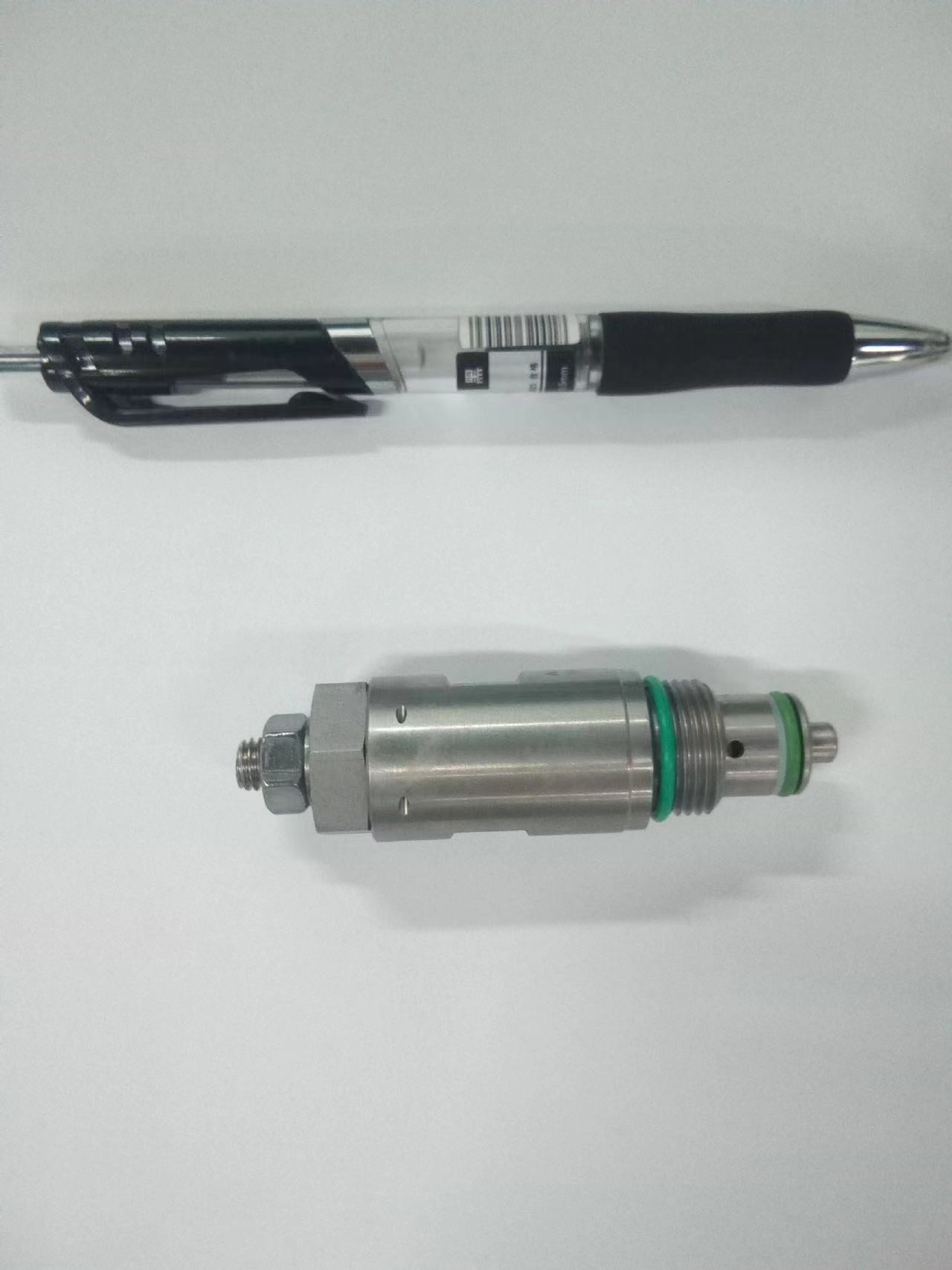 HYDAC Hedeker Relief Valve DB4E-012-250V Made In Germany Silver Color Used For Sany Zoomlion Concrete Pump Truck