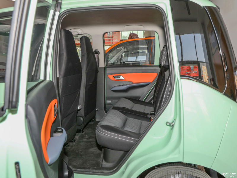 The Chinese-made five-door four-seat new-energy mini hatchback Punk Duoduo has a range of 175 kilometers used car