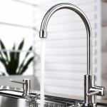 Single handle water sink faucet