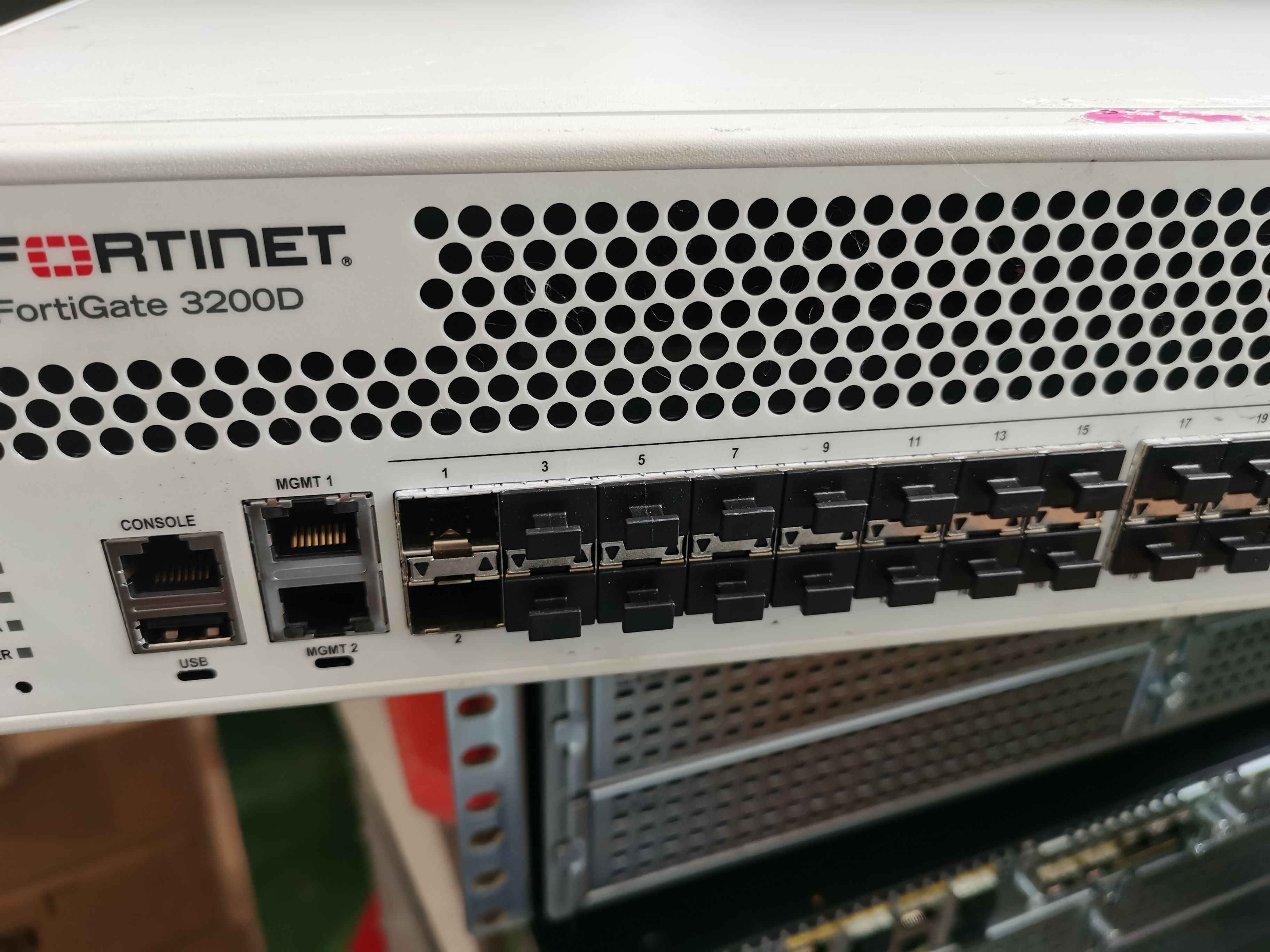 Fortinet FortiGate FG-3200D Used 48-Port 10GBE 48x 10GE SFP With Speed Data Transfer