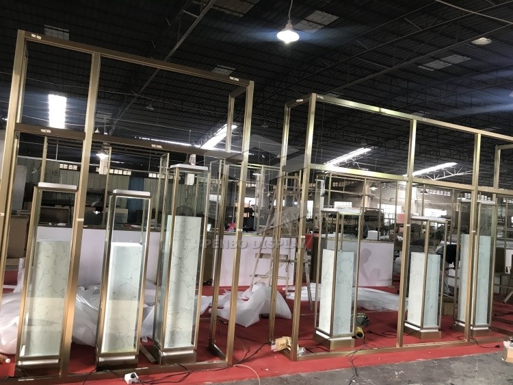 1050*550mm Countertop Jewellery Display Cabinet Glass 1000mm High Gold Electroplate OEM