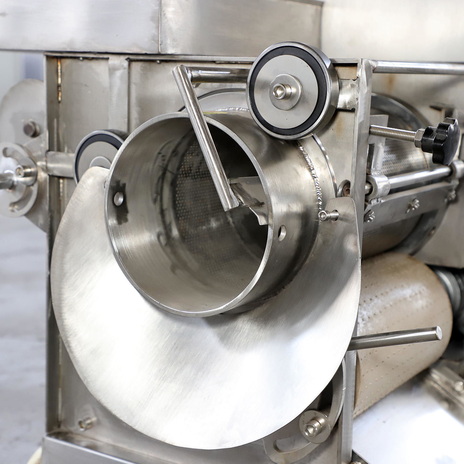 Automatic 380V 220v Fish Meat Bone Separator Machine 180-300kg/H