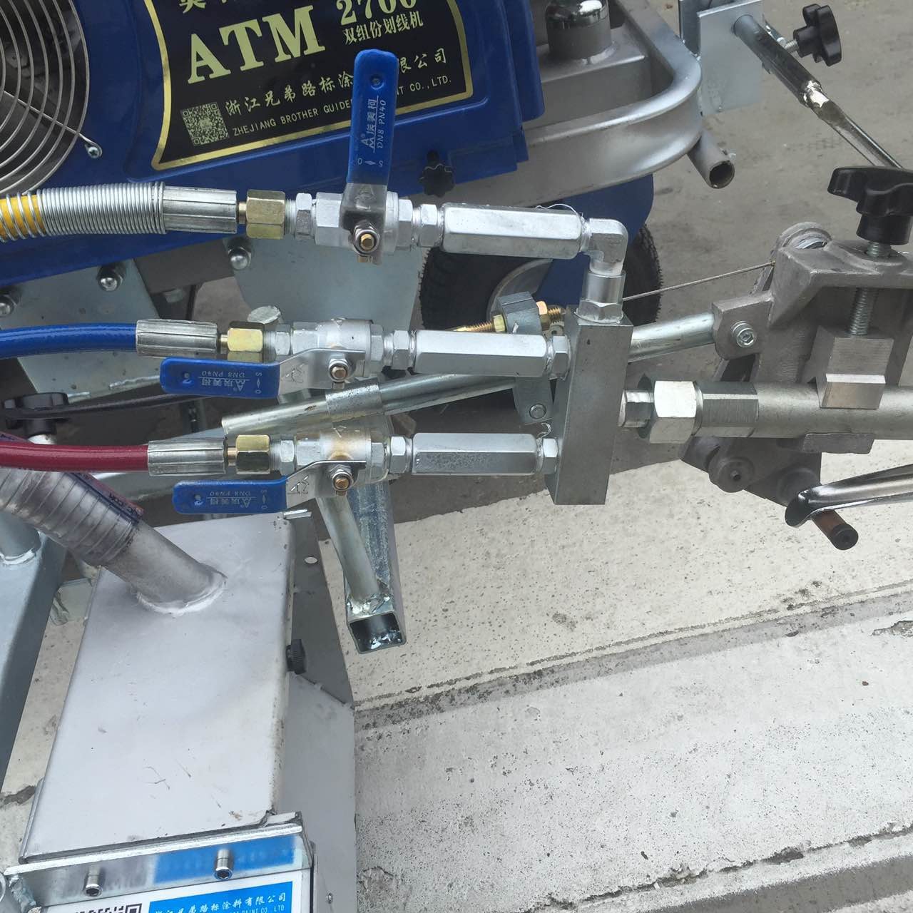 Double Pump Liquid Coating Road Marking Spray Paint Machine