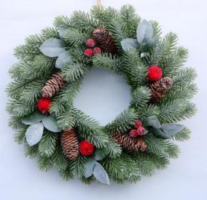 Quality 20inch Full PE Christmas Wreath With Artificial Berry Pinecones wholesale