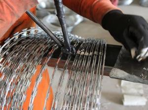 Quality High Security Razor Fence Galvanised barb wire 450mm diameter Coil ₦ 6300 for Building wholesale