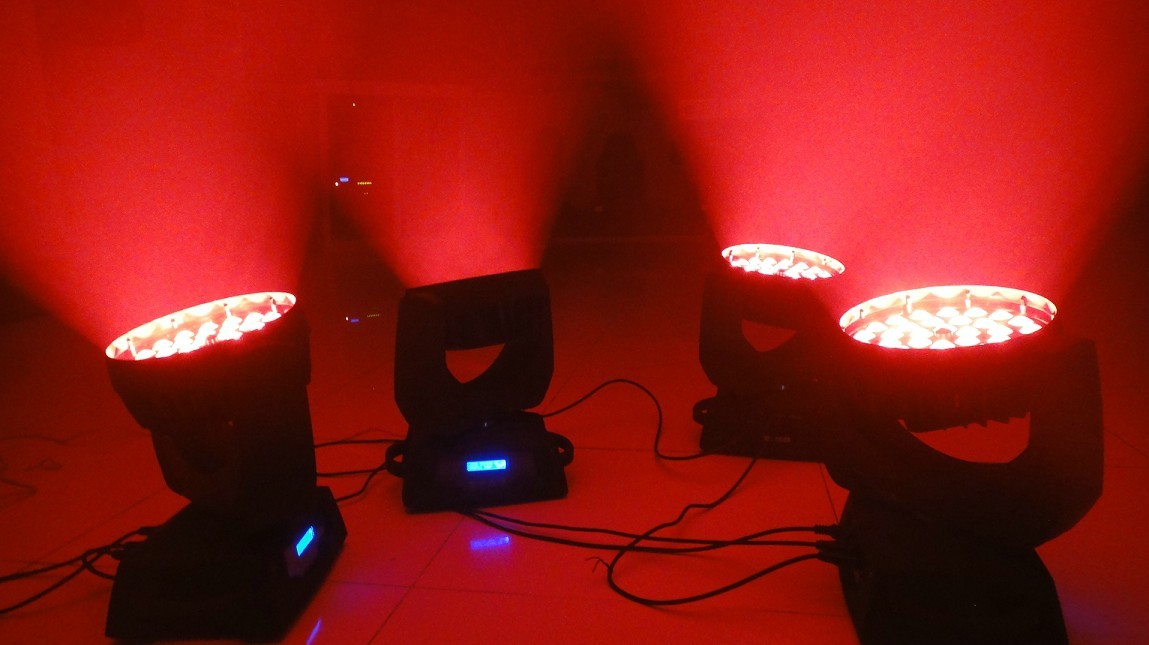 DMX512 LED Zoom Moving Head Light Built - In Synchronous Strobe Effect