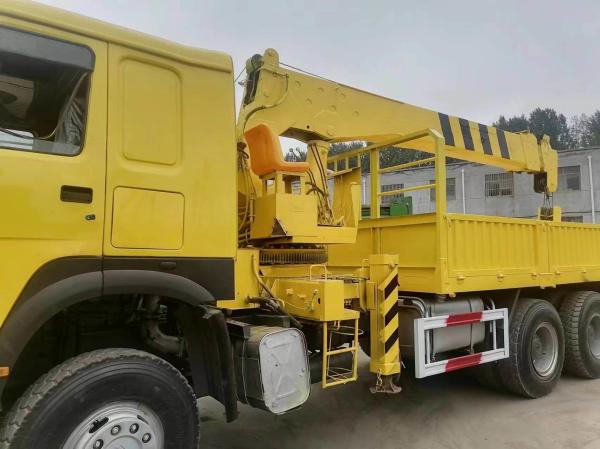 HOWO 6X4 Truck Mounted Crane Top of 12t Straight Boom Crane 16t Folding Crane