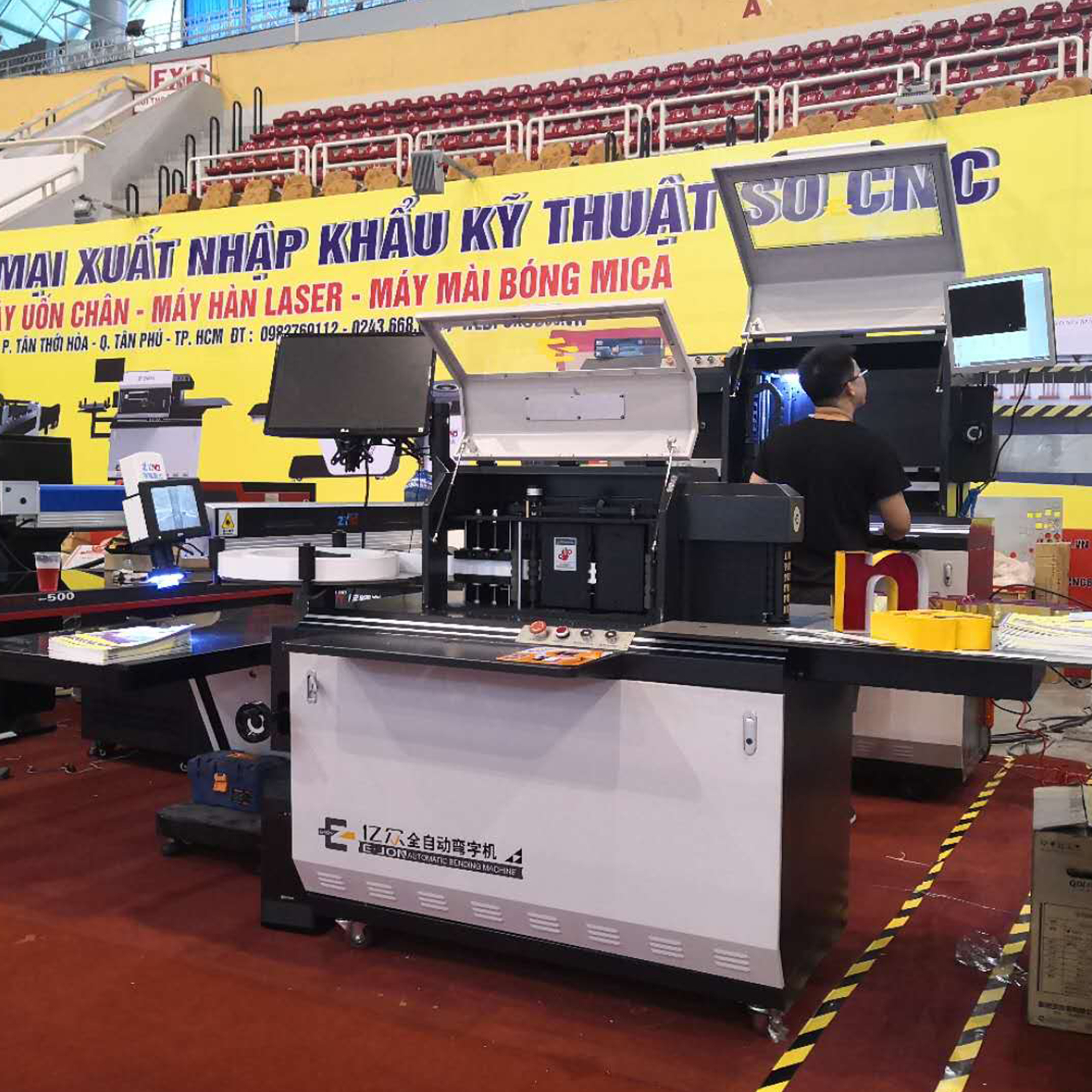 4 Servo Axis Control LED Signs Making Machine for Aluminum Profile in Mid East Market
