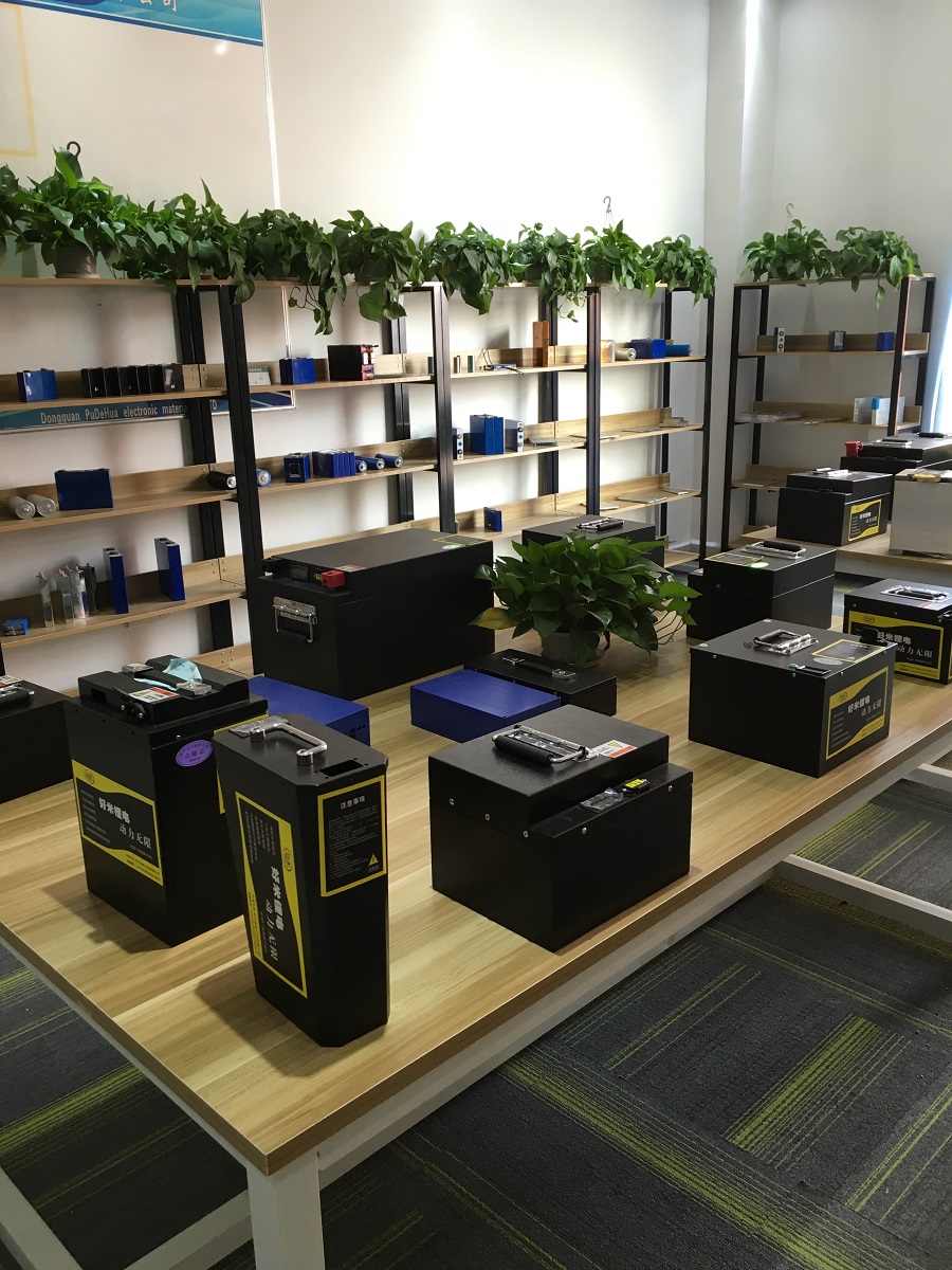 12V 176ah Lithium Ion Battery Packs For A Solar System 21.5kg
