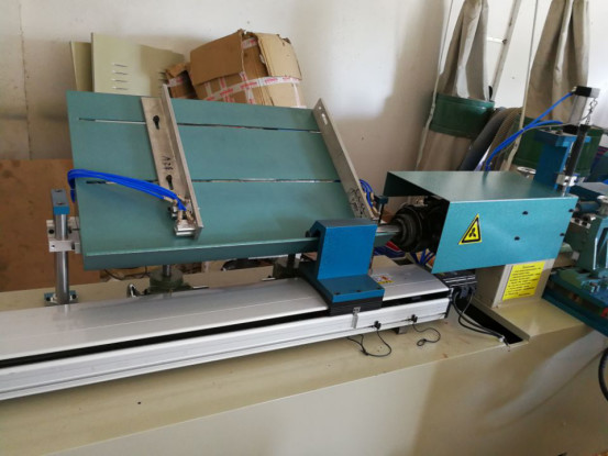 CNC wood lathe wooden handle making machine with form cutter full automatic drilling sanding functions