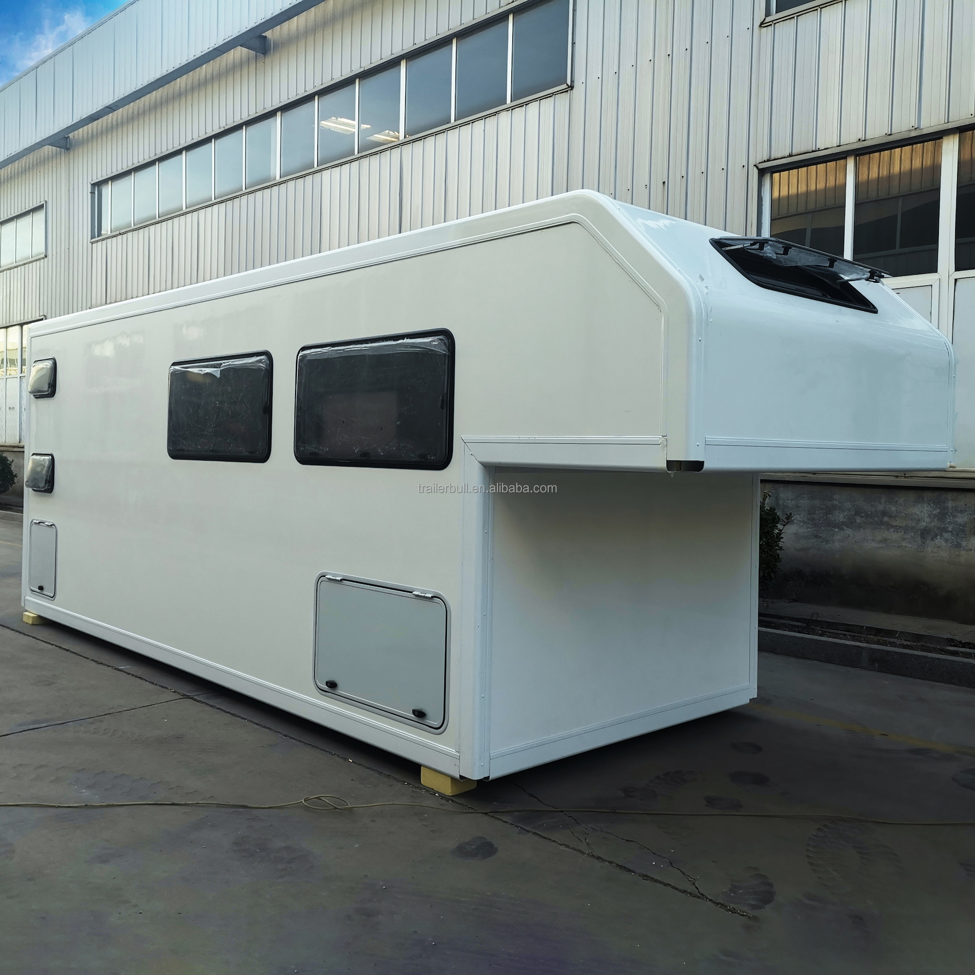 Customizable 20ft Motorhome Cab-over Truckbody for Expedition Vehicles and RV Trailers