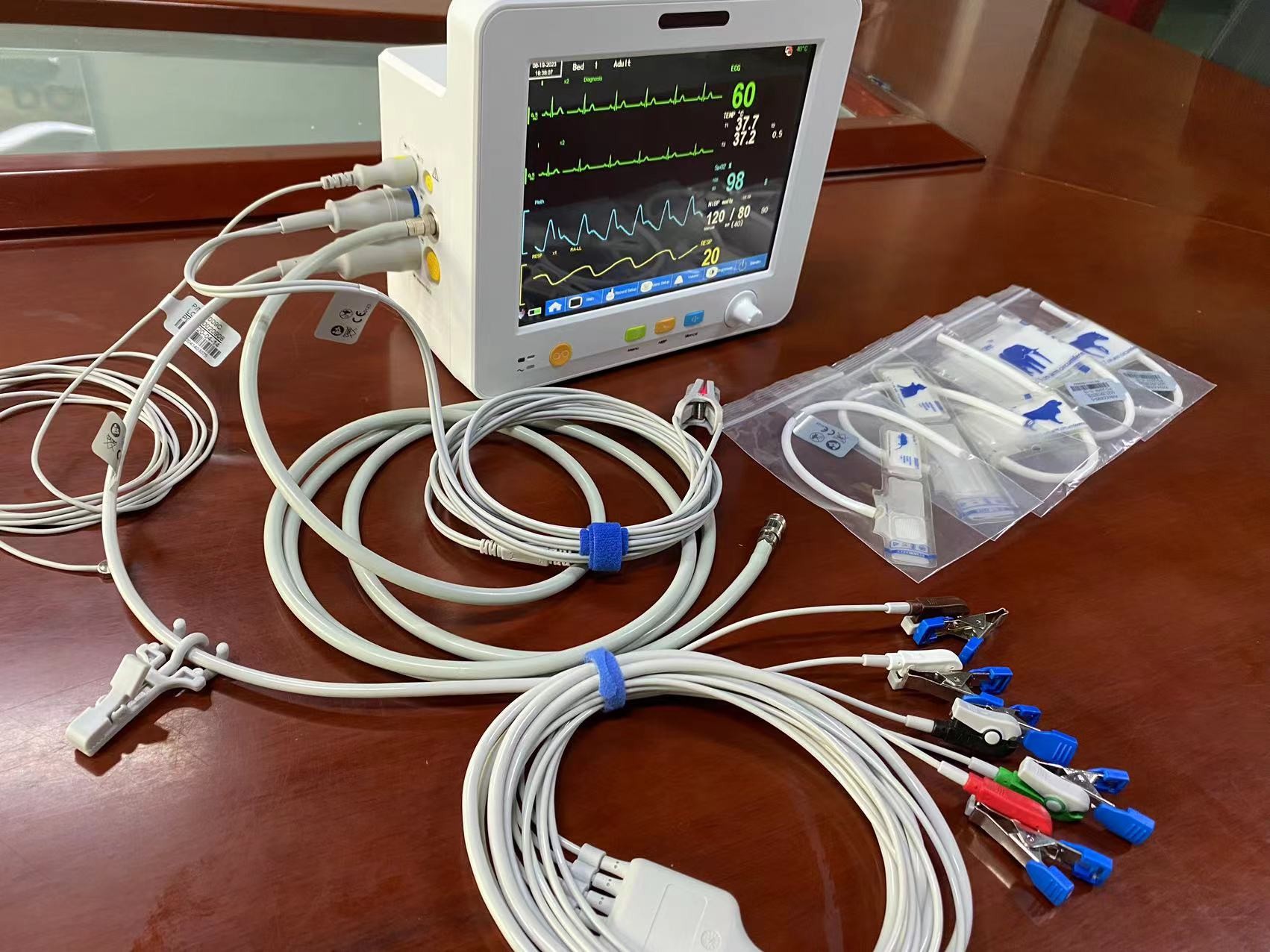 Portable Veterinary Patient Monitor 8.4 Inch High Accuracy For EtCO2 ECG SPO2 NIBP Temp