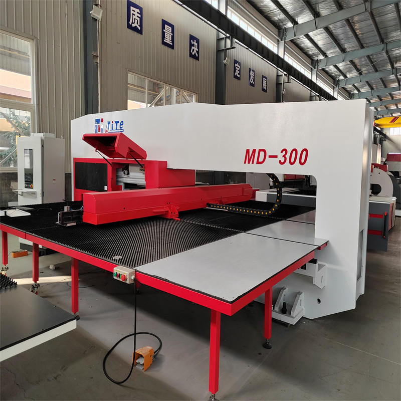 CNC Turret Punching Machine 3 Axis Turret Press Sheet Metal Puncher