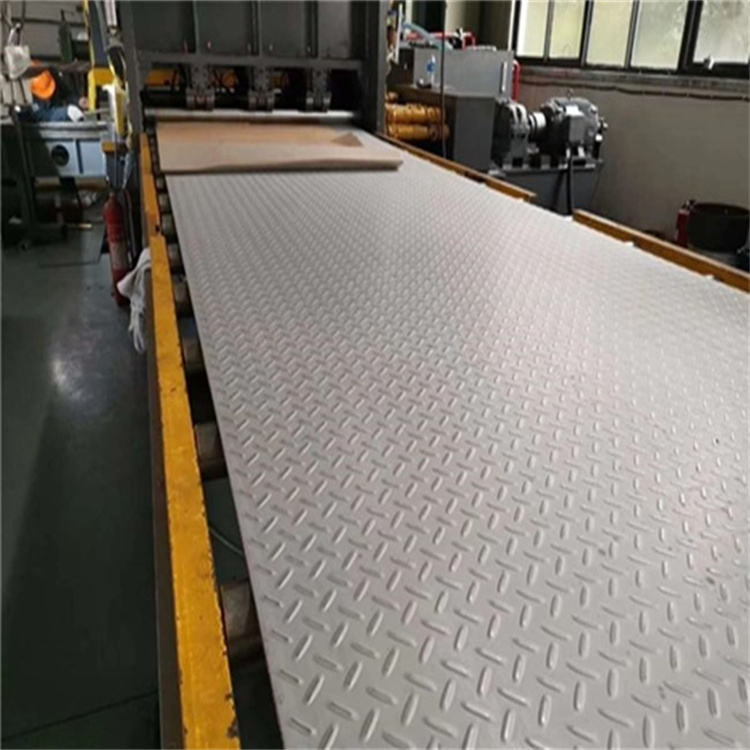 Embossed Checkered Aluminum Sheet 0.5mm Thickness 1050 1060 3003