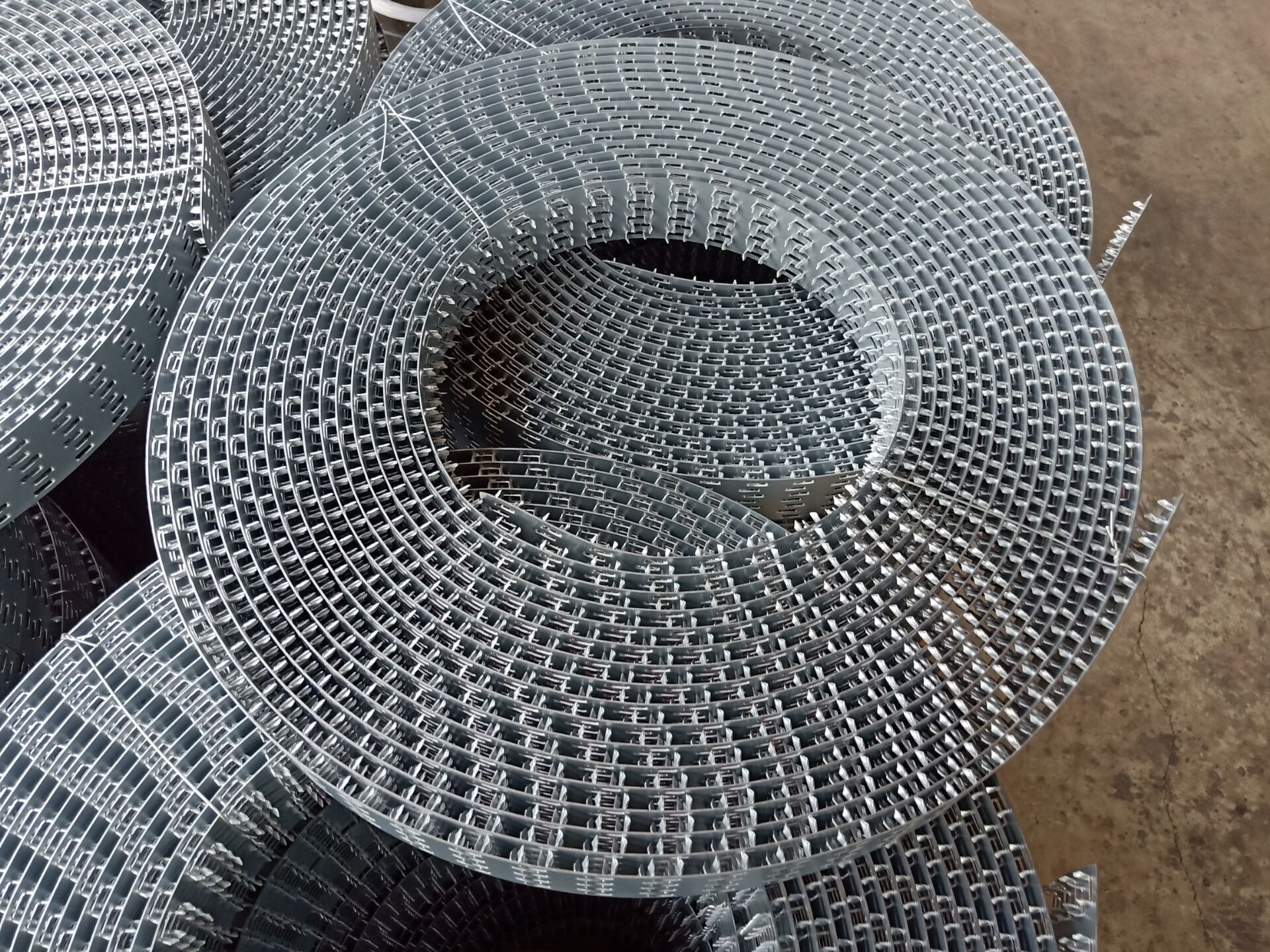 Silver White Wood Stud Roof Truss Timber Connectors Nail Flat Mending Plates