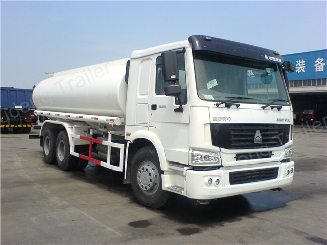 Heavy Duty Water Tanker Truck 10001 - 20000L Volume 6 × 2 4 × 4 Drive Wheel
