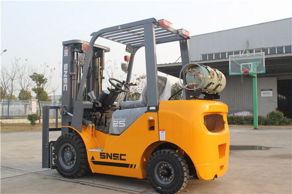 China 2.5 Ton Liquefied Petroleum Gas Forklift with Gas Cylinder