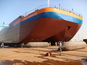 China 35000 Ton Bulk Carrier Boat Launching Airbag Salvage Air Bags 2.5m Dia on sale