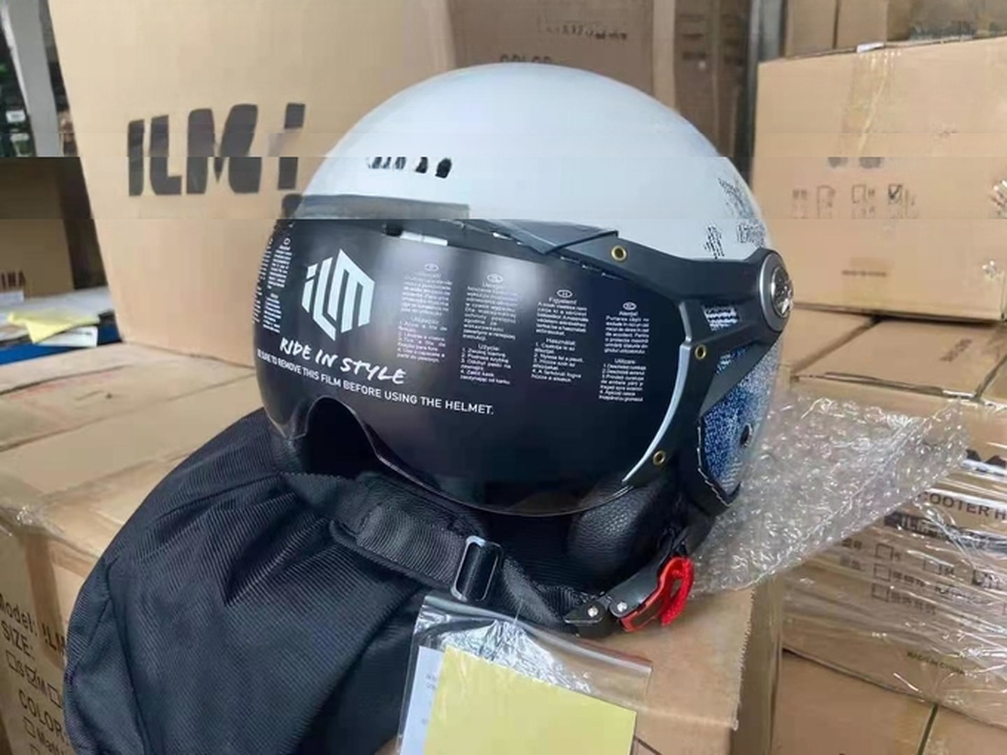 ABS White Motorbike Helmet for Riding with/without LED Long-Lasting Performance