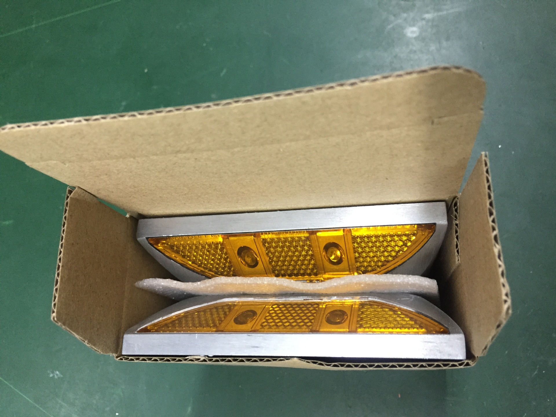 High Speed Traffic Road Cast Aluminum Solar Road Stud for Red Road Warning