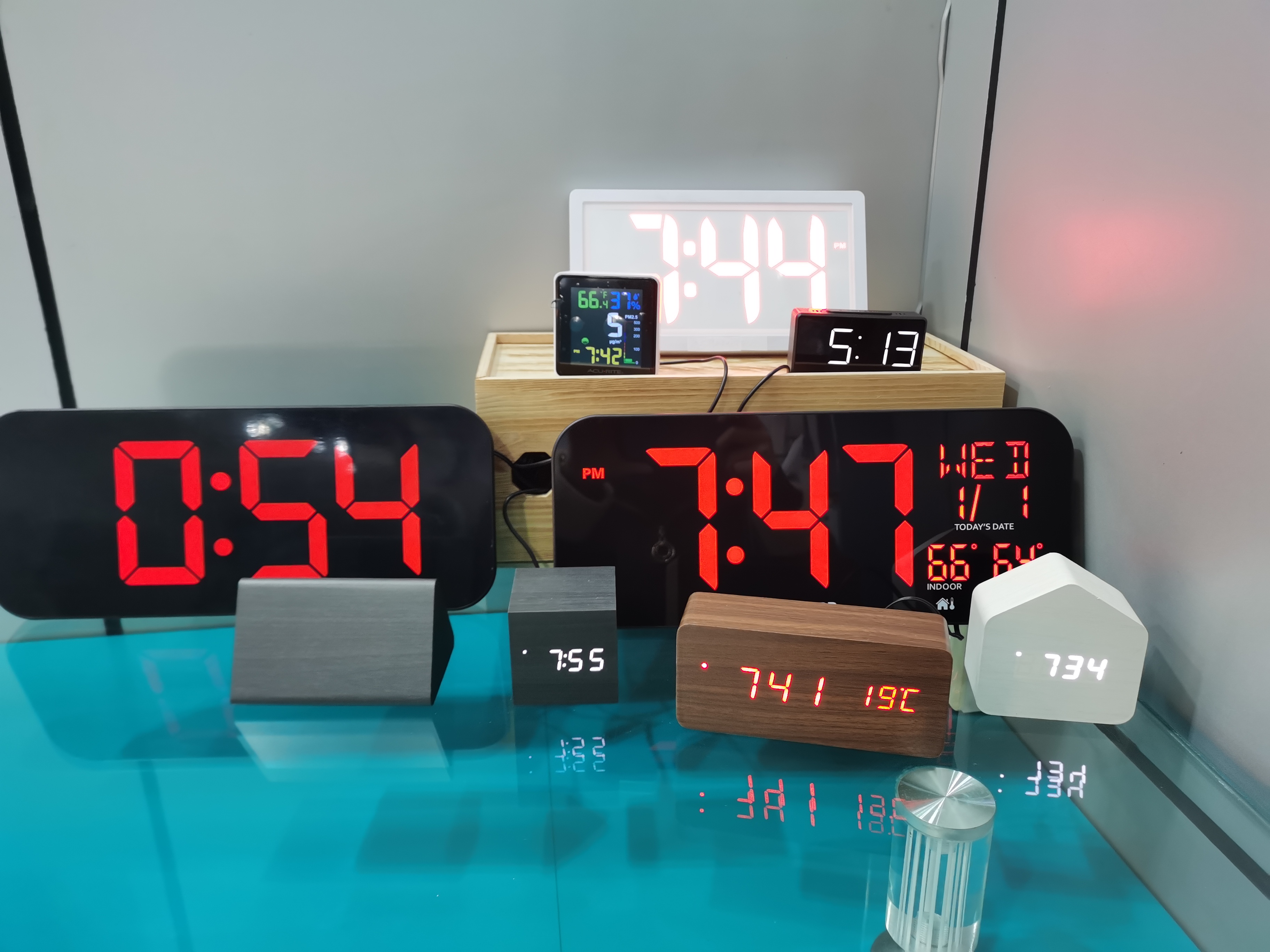 OEM Square Battery Operated Digital Clock Home Decorative Digital Table Clock
