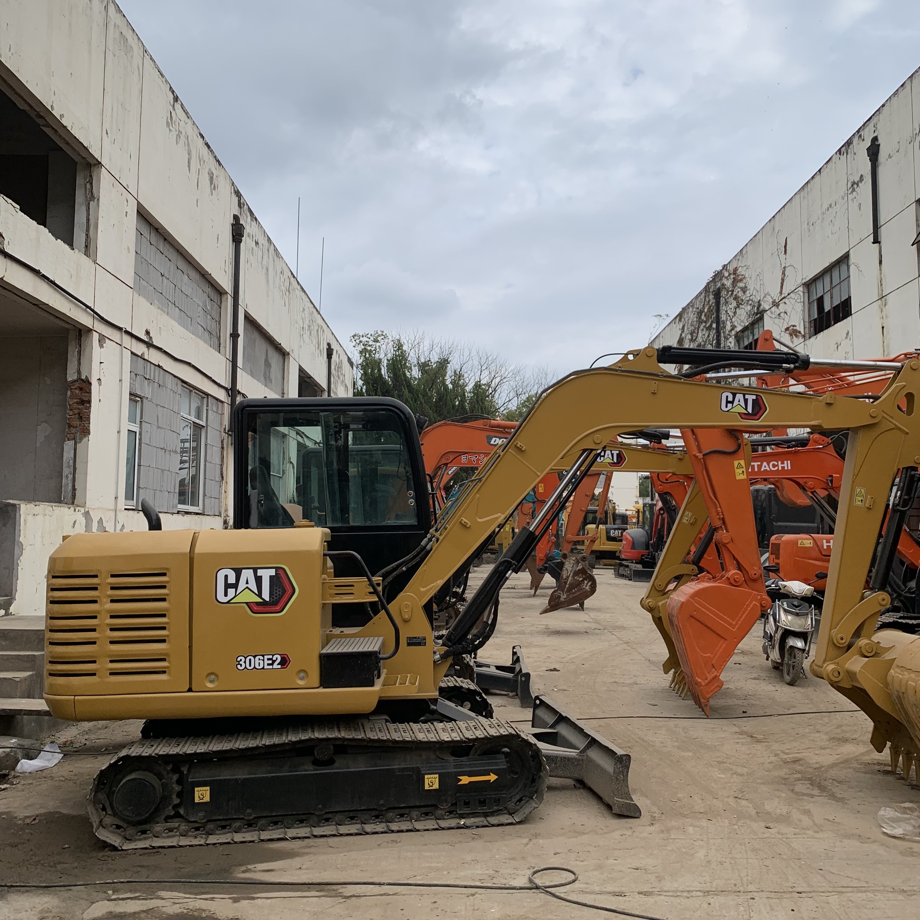Used CAT 306 306e2 Excavator with Crawler Track and Operating Weight of 5795