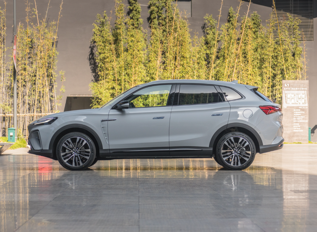 2023 White Pure Electric Suv Feifan Marvel R With Large Battery 170km/h High Speed And Supported Fast Charging