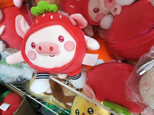 Plush toys stuffed strawberries pig Christmas holiday gifts cute cartoon animal