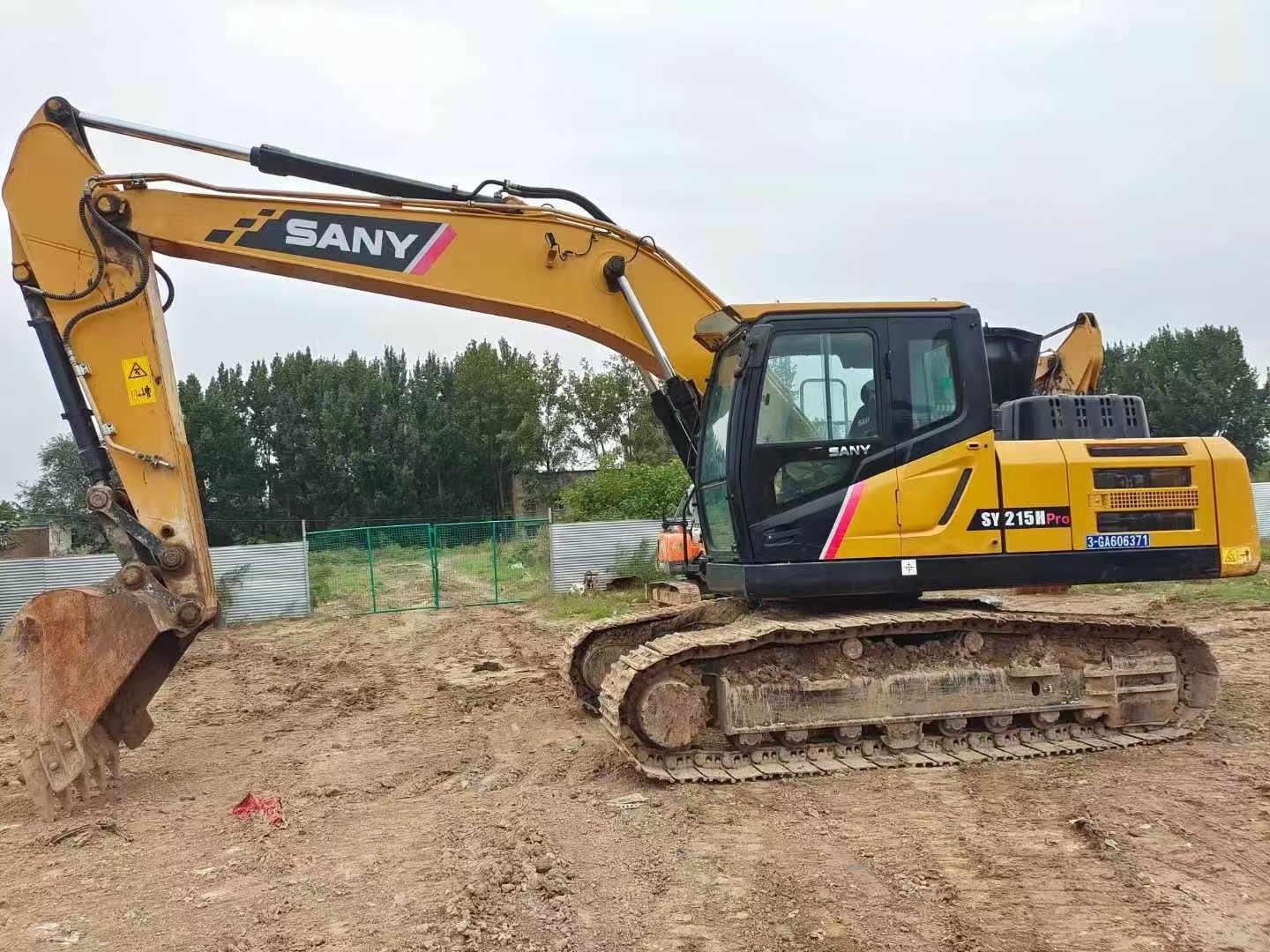 Used Large Excavator Sany 215c Construction Machine With Low Working Hours