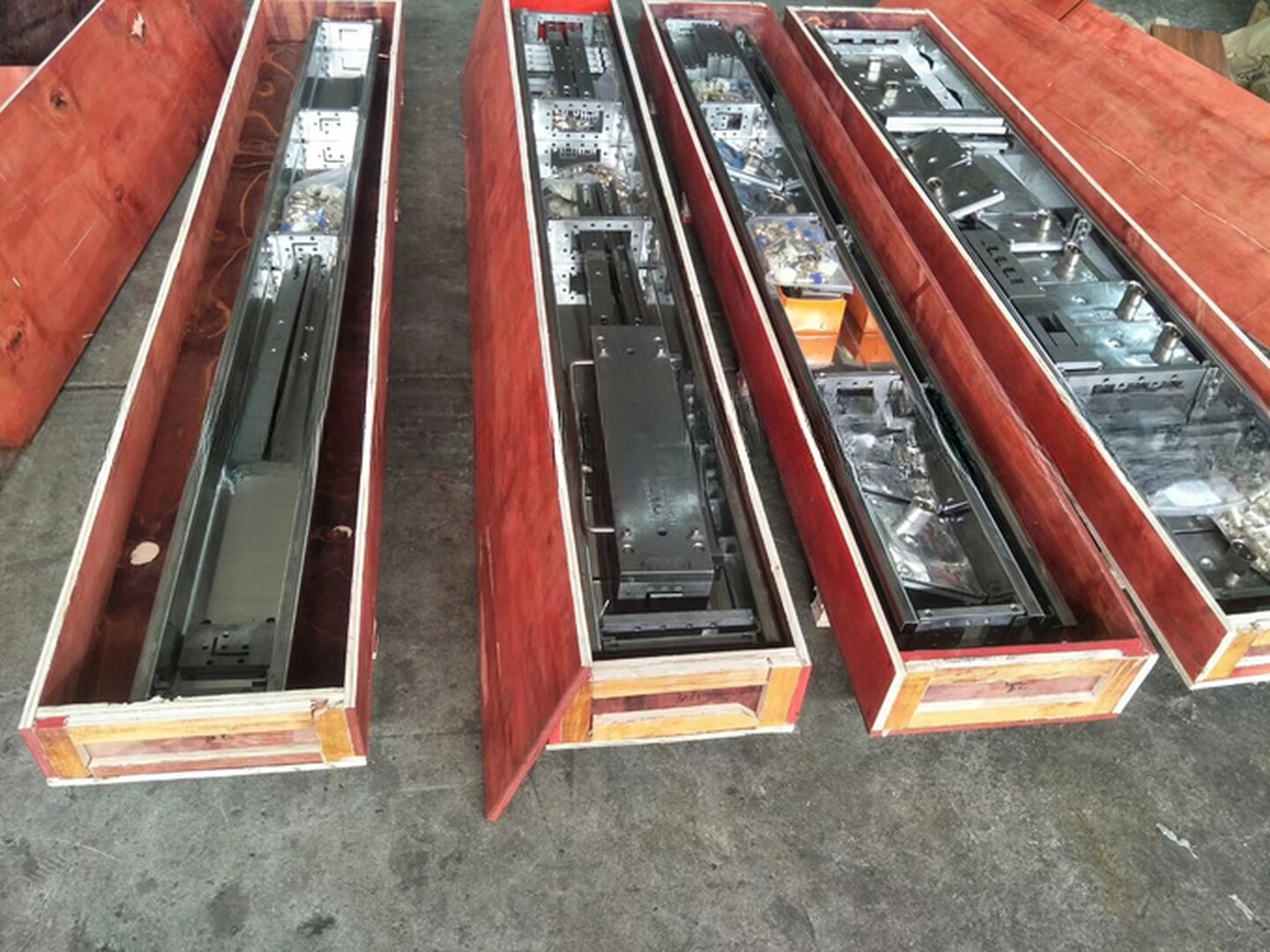 180KG/H-250KG/H UPVC Extrusion Machine Window Door Plastic Profile Extruders